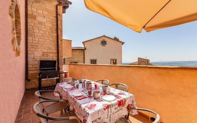 Bright Apt With Terrace and Shared Pool