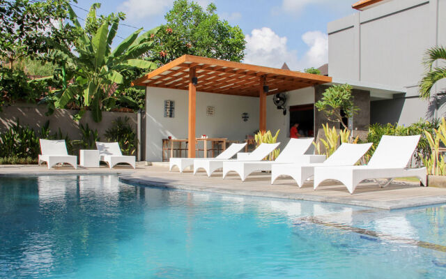 Airy Premier Seminyak Pantai Batu Belig Bali