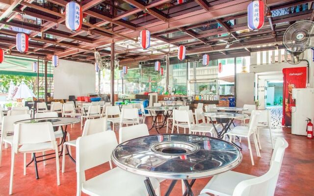 Oyo Capital O 89353 Nostalgia Boutique Hotel And Restaurant