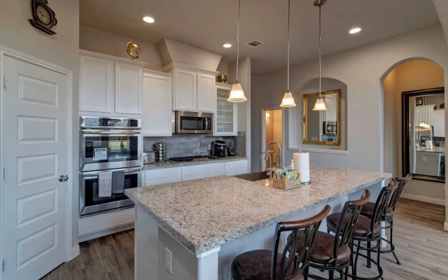 Lakeview Mansion A Chic Estate