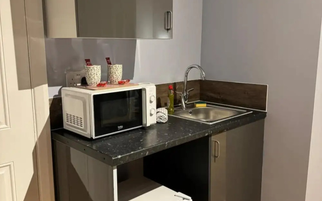 Studio - Sleeps 2 - Parking - Close to Paddington