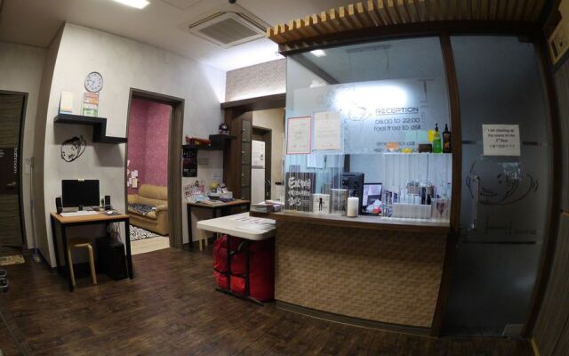 HI Guest House - Hostel