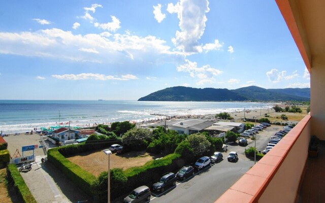 Awesome Apartment in Marinella di Sarzana With Wifi and 2 Bedrooms