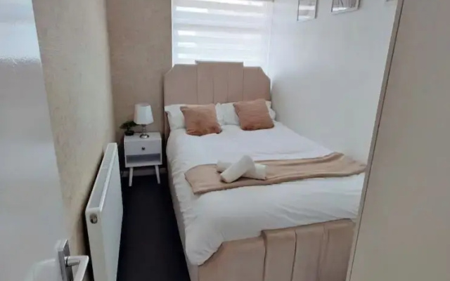 The Croft House Near Birmingham Airport and Nec