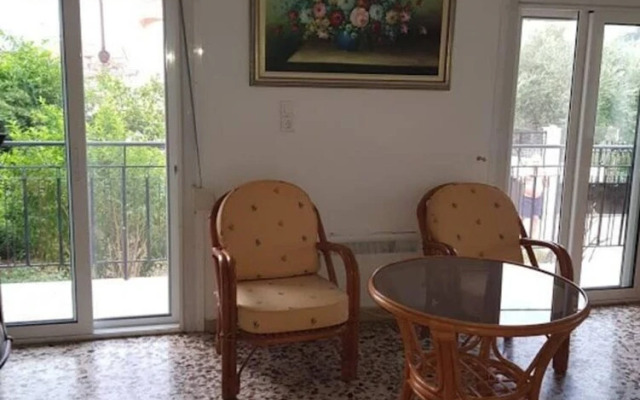 Charming 3-bed House in Tyros