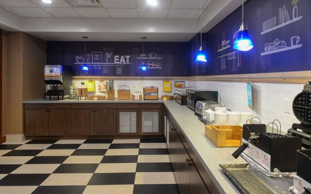 Hampton Inn & Suites ATL-Six Flags