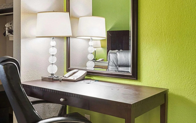 Quality Suites Sulphur