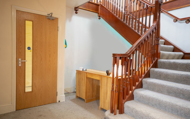 OYO Oakcroft Guest House Manchester Airport