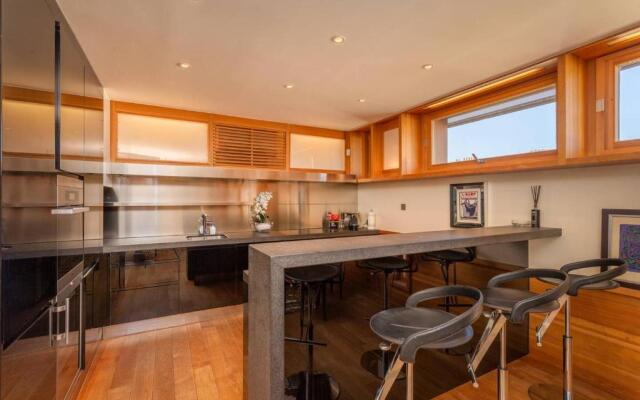 2BD Modern Apartment in Geneva Center with Rooftop by GuestLee