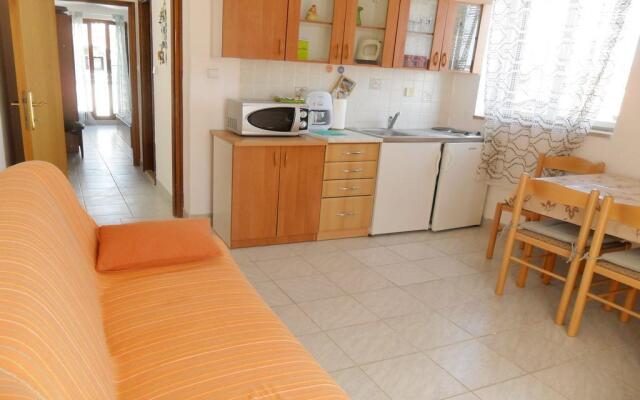 Apartments and rooms Eugenia