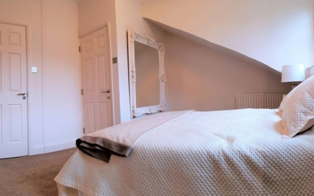 2 Bedroom Mews House in Maida Vale