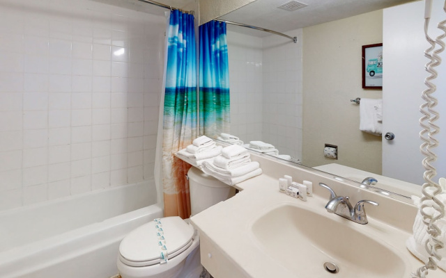 Hawaiian Inn 422