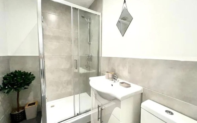 Remarkable 2-bed Apartment in Liverpool