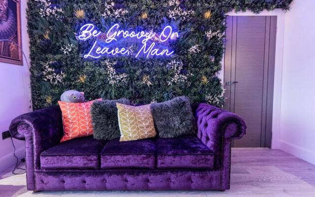 Stunningly Refurbished 1 bed Home on the N/e Coast