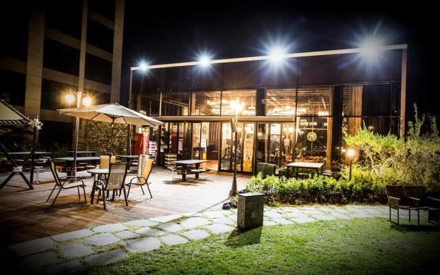Isquare Hotel