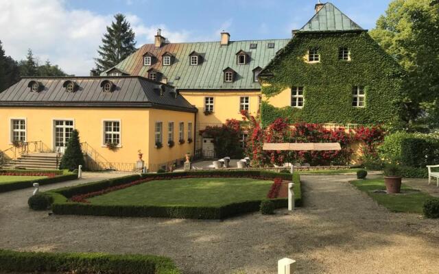 GreenLine Schloss Stonsdorf  Palac Staniszow