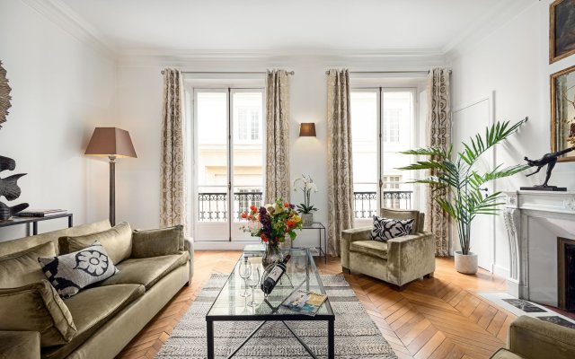 Rue Honore Chevalier Two Bedroom Apartment