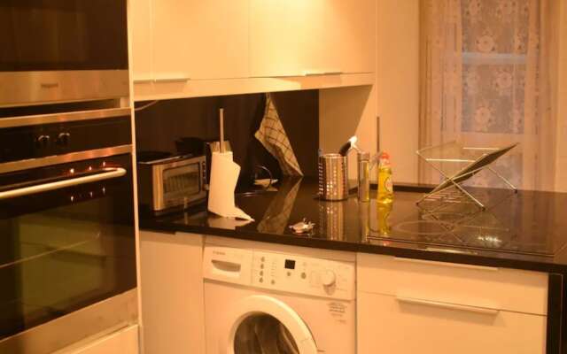 2 Bedroom Apartment in White City