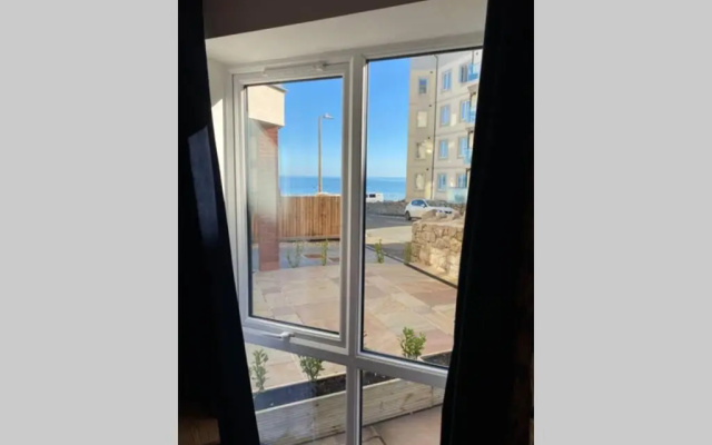 Luxury Modern 2Bed Seafront Apartment in Rhos on Sea