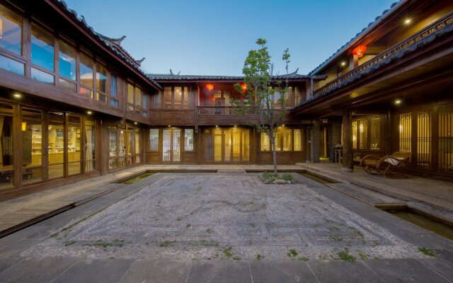 Lijiang Banxicaotang Inn