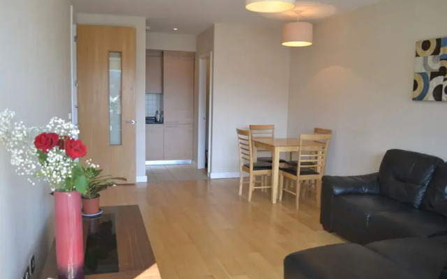 Hanover Wharf Apartment