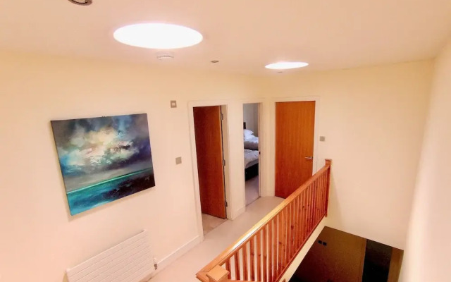 Charming 4 Bedroom Apartment by Royal Botanic Garden