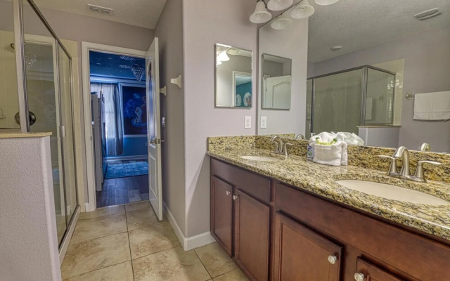 Christopers 9-bedroom Vacation Home