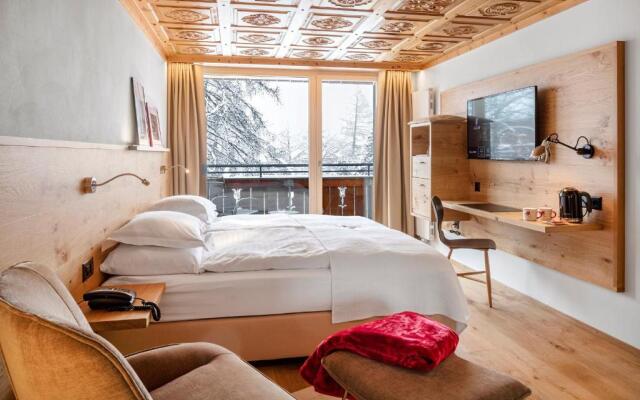 Swiss Alpine Hotel Allalin