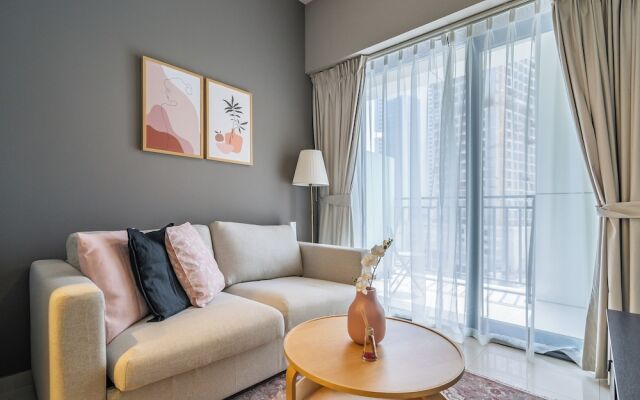 Business Bay's Coziest Hideaway With Balcony