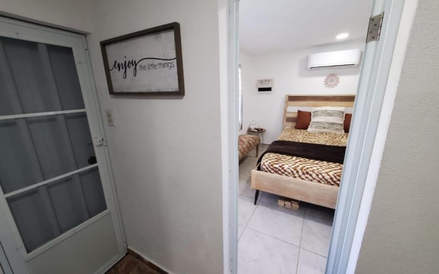 Aguadilla Breeze apt with electricity water ac wifi gated complex 8 minute walk to Crashboat beach — фото 2