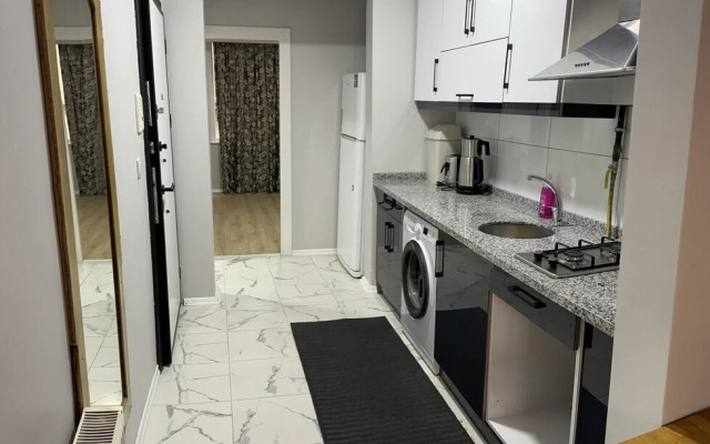 Lovely Apartment With Balcony in Esenler