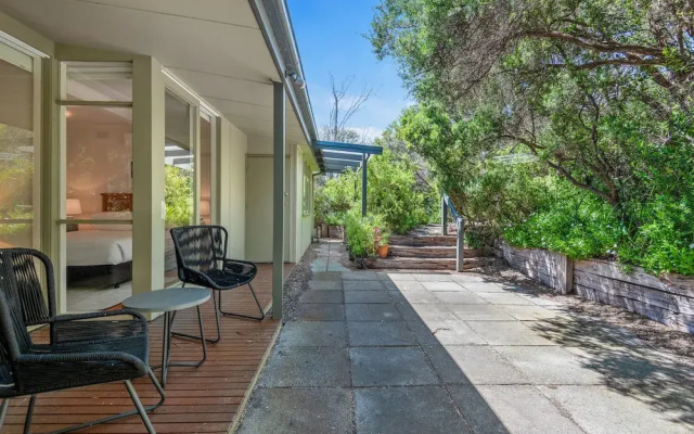 Spacious Coastal 4-bed Steps From the Sand