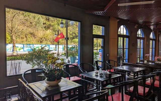 1925 Ha Long Hotel