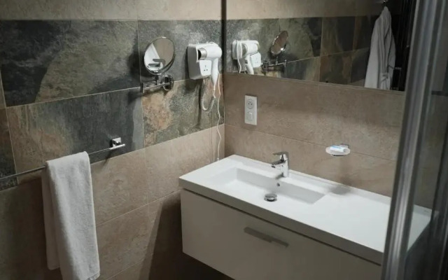 ONYX By Luna Hotel