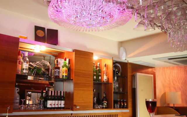 Royce Hotel
