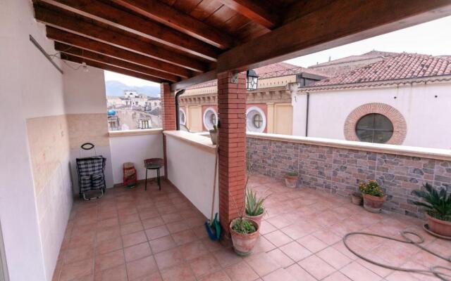 Apartment with huge terrace in the party area