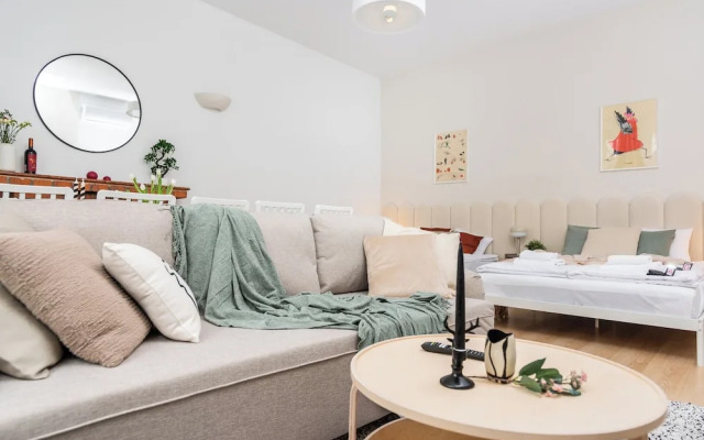 Modern  Apartments  by Upstairs