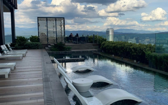 Super Star Suite 5min KLCC Netflix 1cp