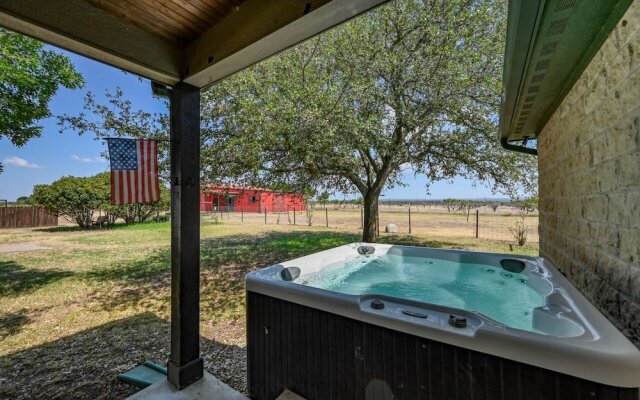 Charming Country Home With Hot Tub & Fire Pit!
