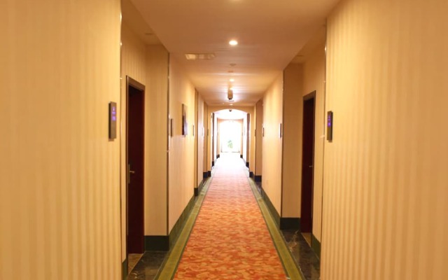 GreenTree Inn Shanghai Songjiang Dongjing Tongle Road Happy Valley Bus