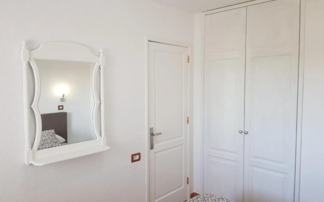 5 min walk from Yumbo 309