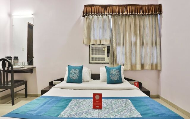 OYO Flagship 711 Hotel Crystal