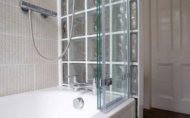 2 Bedroom Stockbridge Apartment
