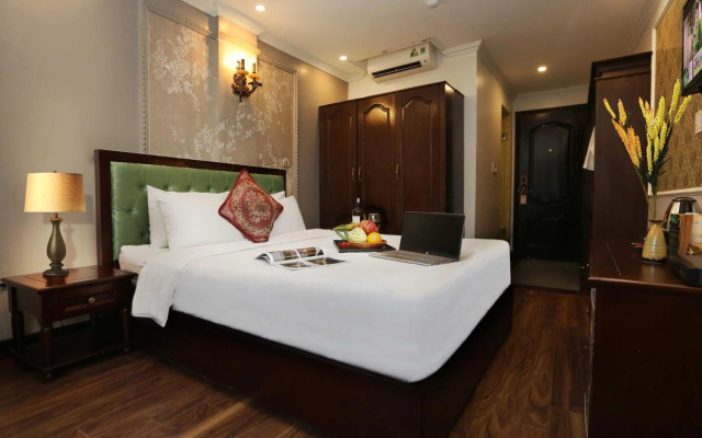 Golden Sail Hotel
