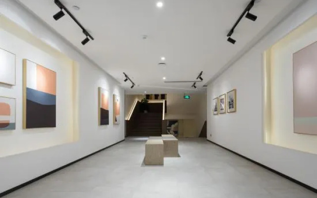 Yilongxuan Hotel (Guangzhou Baiyun Airport Renhe Subway Station)