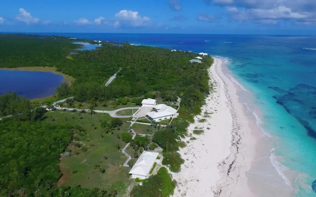 Windermere Paradise: Luxurious Estate With Amenities