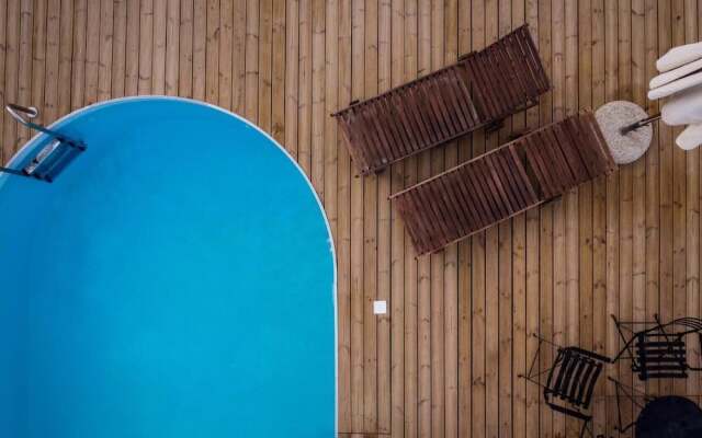 Seashore Stream Suites