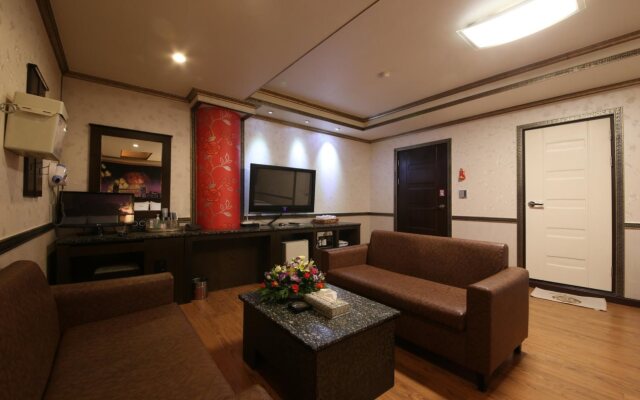 Sharp Hotel