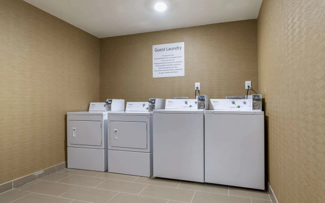 Comfort Inn & Suites Downtown near University