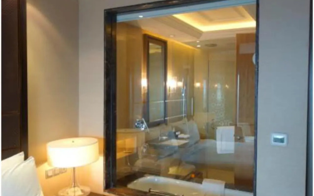Hilton New Delhi Noida Mayur V